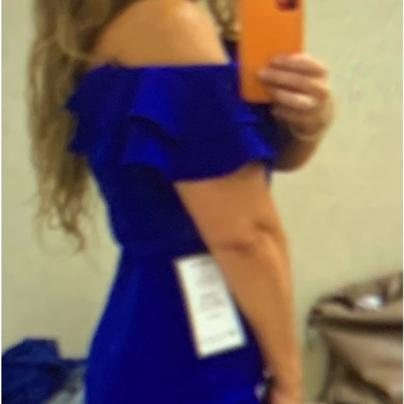 Beautiful blue gown Betsey and Adam size 4 . So pretty mermaid fit… NWT 💙 - Picture 16 of 16